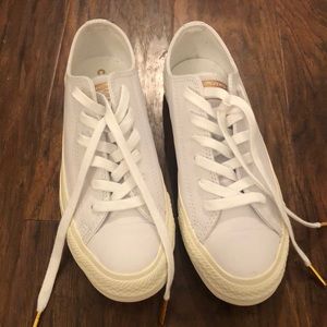 Converse white low top platform shoes